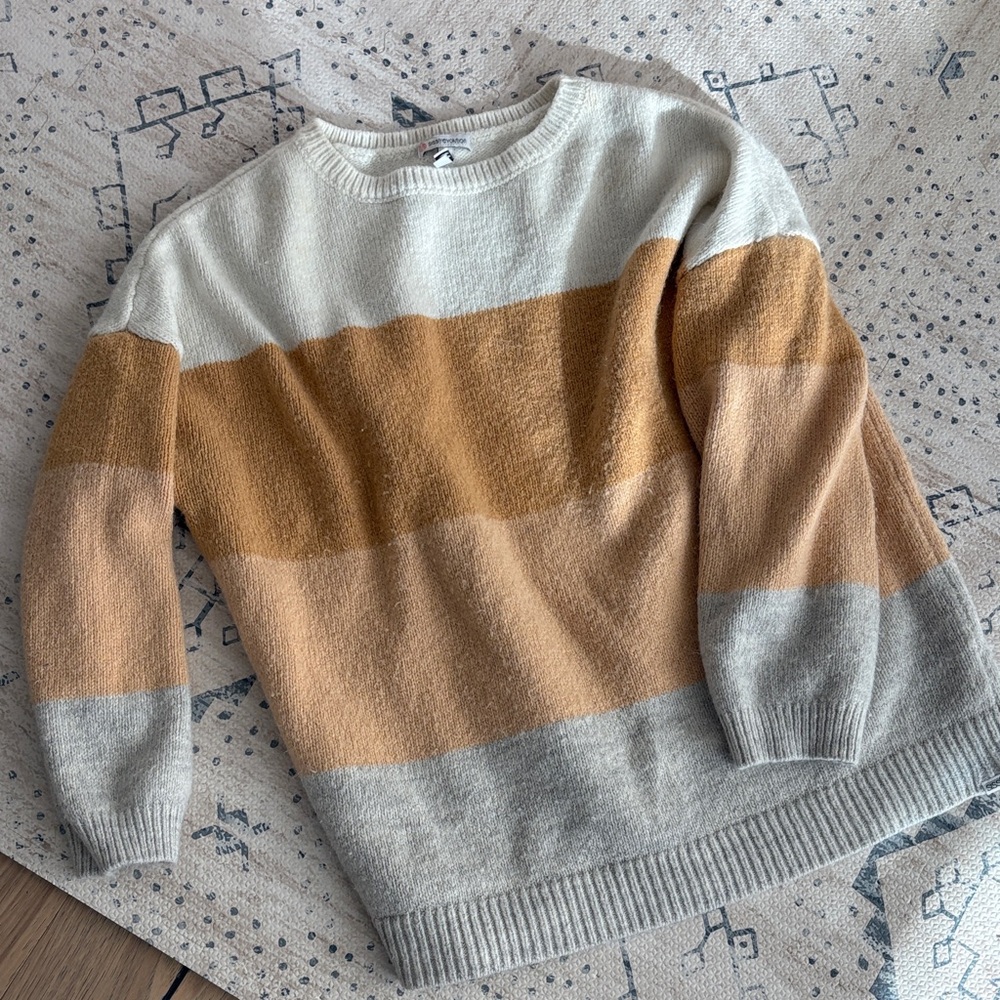 Colorblock Crew Neck Sweater in Cream, Tan, and Gray